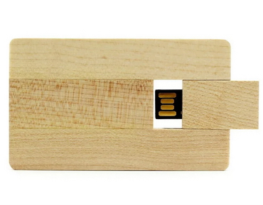 USB tarjeta se encuentra hecho de madera 